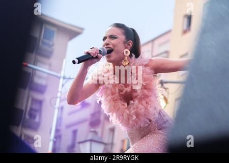 Darbietung von Blanca Paloma während der Proklamation des Pride 2023 zur Eröffnung VON MADO 2023 Madrid Pride 2023 auf der Plaza Pedro Zerolo am 28. Juni 2023 Stockfoto