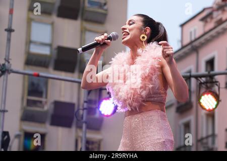 Darbietung von Blanca Paloma während der Proklamation des Pride 2023 zur Eröffnung VON MADO 2023 Madrid Pride 2023 auf der Plaza Pedro Zerolo am 28. Juni 2023 Stockfoto