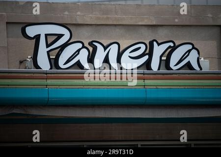 Silver Spring, USA. 28. Juni 2023. Eine allgemeine Ansicht eines Panera Bread Logos auf einem Schaufenster in Silver Spring, Maryland, am Mittwoch, den 28. Juni 2023. (Graeme Sloan/Sipa USA) Kredit: SIPA USA/Alamy Live News Stockfoto