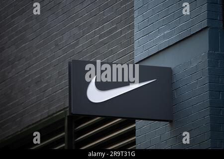 Silver Spring, USA. 28. Juni 2023. Eine allgemeine Ansicht eines Nike Logos in einem Geschäft in Silver Spring, Maryland, am Mittwoch, den 28. Juni 2023. (Graeme Sloan/Sipa USA) Kredit: SIPA USA/Alamy Live News Stockfoto