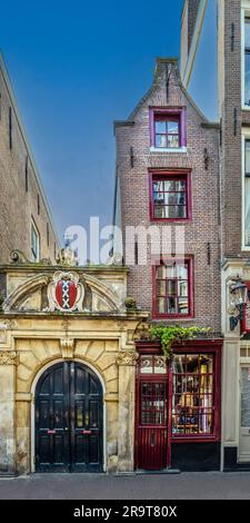 Das schmalste Haus in Amsterdam, das ein Teeladen ist Stockfoto