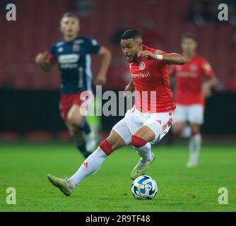 Porto Alegre, Brasilien. 28. Juni 2023. Wanderson of Internacional, während des Spiels zwischen Internacional und Independiente Medellin (COL) für die 6. Runde der Gruppe B der Libertadores 2023, im Beira-Rio-Stadion, Porto Alegre, Brasilien, am 28. Juni. Foto: Max Peixoto/DiaEsportivo/Alamy Live News Kredit: DiaEsportivo/Alamy Live News Stockfoto