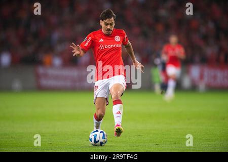 Porto Alegre, Brasilien. 28. Juni 2023. Mauricio of Internacional, während des Spiels zwischen Internacional und Independiente Medellin (COL) für die 6. Runde der Gruppe B der Libertadores 2023, im Beira-Rio-Stadion, Porto Alegre, Brasilien, am 28. Juni. Foto: Max Peixoto/DiaEsportivo/Alamy Live News Kredit: DiaEsportivo/Alamy Live News Stockfoto