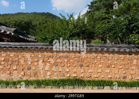 Traditionelle koreanische Hausmauer Stockfoto
