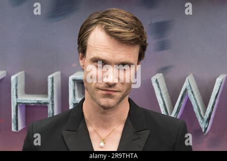 LONDON, VEREINIGTES KÖNIGREICH - 28. JUNI 2023: Hugh Skinner nimmt am 28. Juni 2023 am Now Building in St Giles Square in London, Vereinigtes Königreich, an der britischen Premiere von Netflix's The Witcher Season 3 Teil. (Foto: Wiktor Szymanowicz/NurPhoto) Stockfoto