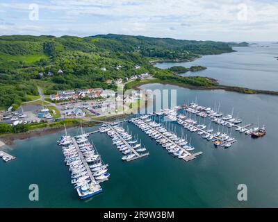 Unvergleichliche Aussicht auf Craobh Haven, ein kleines Dorf und Segelhafen in Argyll und Bute nördlich von Lochgilphead, Argyll und Bute, Schottland Stockfoto