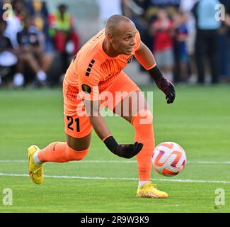 St. Louis, USA. 28. Juni 2023. Trinidad und Tobago Torwart Nicklas Frenderup (21) rollt den Ball zu einem Teamkollegen. Jamaika spielte am 28. Juni 2023 im CITY Park Stadium in St. Trinidad & Tobago in einem CONCACAF Gold Cup Gruppenspiel Louis, MO, USA. Foto: Tim Vizer/Sipa USA Kredit: SIPA USA/Alamy Live News Stockfoto