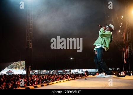 Roskilde, Dänemark. 28. Juni 2023. Der nigerianische Sänger und Rapper Rema führt während des dänischen Musikfestivals Roskilde Festival 2023 in Roskilde ein Live-Konzert auf. (Foto: Gonzales Photo/Alamy Live News Stockfoto