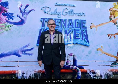 Los Angeles, Usa. 28. Juni 2023. Co-Regisseur Kirk DeMicco nimmt am Mittwoch, den 28. Juni 2023, am TCL Chinese Theatre im Hollywood-Bereich von Los Angeles Teil an der Premiere der animierten Comedy-Filmfantasie „Ruby Gillman, Teenage Kraken“. Storyline: Ein schüchterner Jugendlicher erfährt, dass sie aus einer sagenhaften königlichen Familie legendärer Seekränze stammt und dass ihr Schicksal in den Tiefen der Gewässer liegt, die größer sind, als sie sich je vorstellen konnte. Foto: Jim Ruymen/UPI Credit: UPI/Alamy Live News Stockfoto
