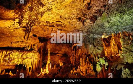 Die Castellana Höhlen sind ein bemerkenswert Karst-Höhlensystem befindet sich in der Gemeinde von Castellana Grotte, Italien Stockfoto