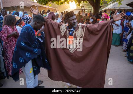 Tänzer bei einem Festival im abgelegenen Dorf Niomoune, Senegal Stockfoto