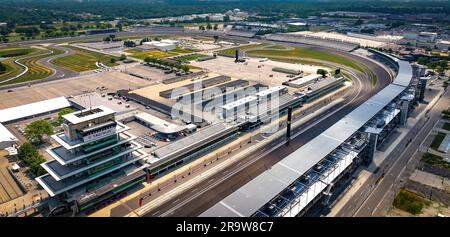 Indianapolis Motor Speedway von oben - Luftdrohnenfotografie - INDIANAPOLIS, INDIANA - 07. JUNI 2023 Stockfoto