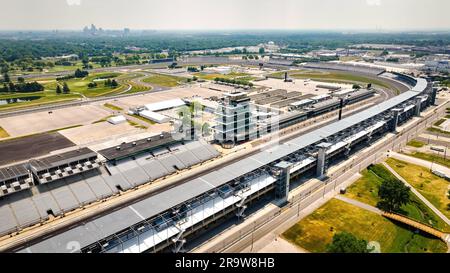 Indianapolis Motor Speedway von oben - Luftdrohnenfotografie - INDIANAPOLIS, INDIANA - 07. JUNI 2023 Stockfoto