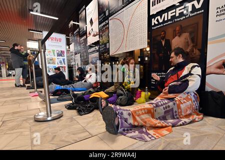 Karlsbad, Tschechische Republik. 29. Juni 2023. Der Kartenverkauf für das 57. Karlsbad Internationale Filmfestival (KVIFF) begann am 29. Juni 2023 in Karlsbad, Tschechische Republik. Kredit: Slavomir Kubes/CTK Photo/Alamy Live News Stockfoto