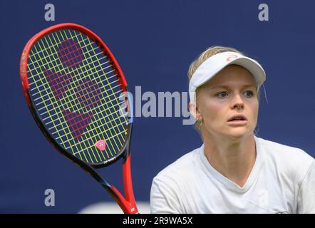 Harriet Dart (GBR) auf den Übungsplätzen, bevor sie am zweiten Tag des Rothesay International im Devonshire Park, Eastbourne, Großbritannien, spielte. 27. Juni Stockfoto