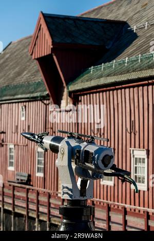 Walharpune vor dem Polarmuseum Polarmuseum in der Stadt Tromso, Norwegen Stockfoto