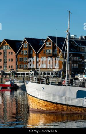 Tromso-Norway-10,07,2022 -Tromso Harbor Houses - Stockfoto Stockfoto