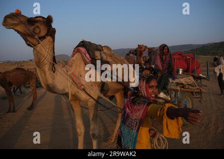 Wunderschönes Mädchen auf dem Pushkar Camel Fair, Indien Stockfoto
