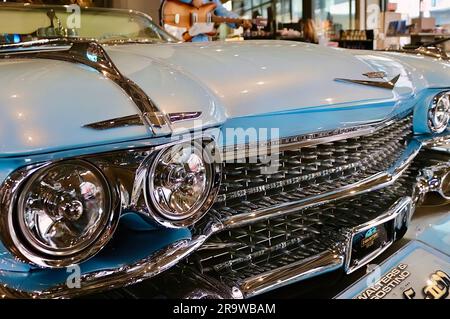 1959 Cadillac Eldorado Biarritz Cabriolet im Besitz von Elvis Presley auf der Ausstellung La Land Souvenir Shop Hollywood Blvd Los Angeles Kalifornien USA Stockfoto