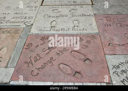 Autograph Handabdrücke von Douglas Fairbanks und will Smith vor dem TCL Chinese Theatre Hollywood Boulevard Los Angeles California USA Stockfoto