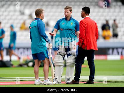 Steve Smith (Zentrum) aus Australien mit David Warner und dem ehemaligen australischen Kapitän Ricky Ponting in Rot für die Ruth Strauss Foundation vor dem zweiten Tag des Ashes-Testspiels bei Lord's, London. Foto: Donnerstag, 29. Juni 2023. Stockfoto