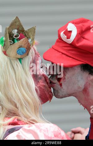 Besucher in Tracht auf der Comic Con MCM Pop-Kultur Convention in London. 23.05.2014 Stockfoto