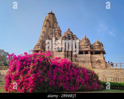 Kandariya Mahadeva Tempel, gewidmet Shiva, Khajuraho, Madhya Pradesh, Indien. Khajuraho ist ein UNESCO-Weltkulturerbe Stockfoto