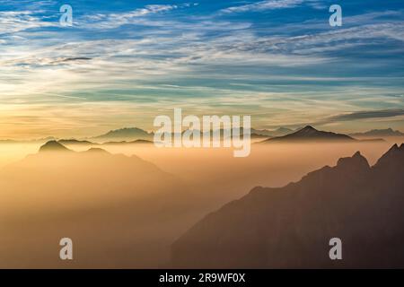 Sonnenuntergang auf den alpen vom Berg Resegone Stockfoto