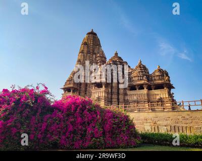 Kandariya Mahadeva Tempel, gewidmet Shiva, Khajuraho, Madhya Pradesh, Indien. Khajuraho ist ein UNESCO-Weltkulturerbe Stockfoto