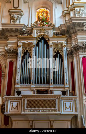 Beeindruckendes Organum Maximum des Doms von San Giorgio Ragusa, Sizilien, Italien. Der Dom von San Giorgio (Kathedrale von St. George) ist eine barocke Kirche Stockfoto