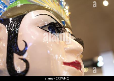 Nahaufnahme des Gesichts von Ondel-Ondel, einer großen Puppenfigur aus Betawi. Stockfoto