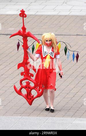 Enthusiasten, einige in Tracht, besuchen den Eröffnungstag der diesjährigen Comic Con Convention statt im Excel Centre in London 27.05.2016 Stockfoto