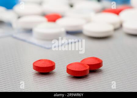 Viele farbige Pils, Tabletten und Capsuls für Pharmazie und Medizin Stockfoto
