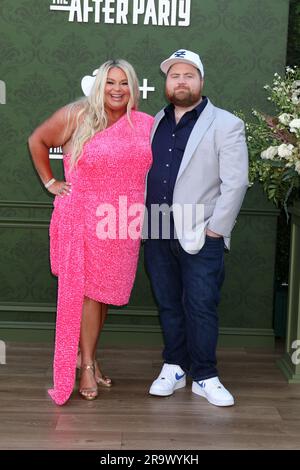 LOS ANGELES - 28. JUNI: Amy Boland Hauser, Paul Walter Hauser bei der After Party Season Two Premiere Screening im Village Theater am 28. Juni 2023 in Westwood, Kalifornien Stockfoto