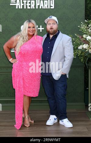 LOS ANGELES - 28. JUNI: Amy Boland Hauser, Paul Walter Hauser bei der After Party Season Two Premiere Screening im Village Theater am 28. Juni 2023 in Westwood, Kalifornien Stockfoto