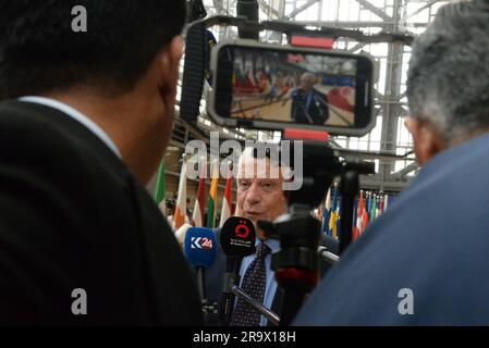 Brüssel, Belgien. 29. Juni 2023. EU-Diplomatenchef Josep Borrell spricht vor dem EU-Gipfel am 29. Juni 2023 in Brüssel, Belgien, vor Reportern. Kredit: Petr Kupec/CTK Photo/Alamy Live News Stockfoto