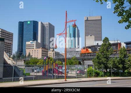 Canadian National Railway vor der Skyline, Winnipeg Stockfoto