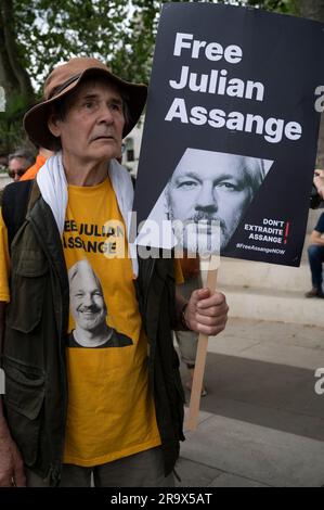 Parliament Square, London. June24. 2023. Kundgebung, um die Freilassung von Julian Assange zu fordern, der sich im Gefängnis von Belmarsh befindet und der Auslieferung in die Vereinigten Staaten droht. Stockfoto