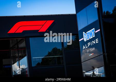 Spielberg, Autriche. 29. Juni 2023. F1 & Alpine F1 Team Logo während der Formel 1 Rolex Grosser Preis von Osterreich 2023, Großen Preis Österreich 2023, 9. Runde der Formel-1-Weltmeisterschaft 2023 vom 30. Juni bis 2. Juli 2023 auf dem Red Bull Ring in Spielberg, Österreich - Foto Florent Gooden/DPPI Credit: DPPI Media/Alamy Live News Stockfoto