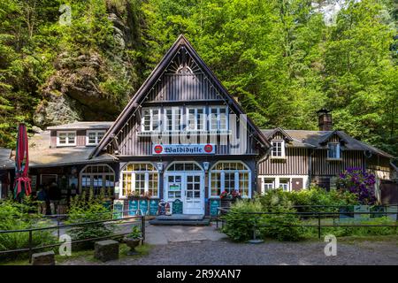 Ausflugsrestaurant Waldidylle in Utterwalder Grund, Sächsische Schweiz. Inn Waldidylle auf dem Malerweg durch die Sächsische Schweiz. Lohmen/Stadt Wehlen, Deutschland Stockfoto