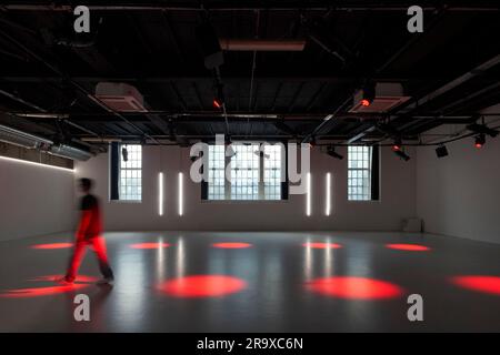 Großer Studiobereich. Victoria House Basement, London, Großbritannien. Architekt: na , 2021. Stockfoto