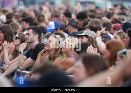 Werchter, Belgien. 29. Juni 2023. Die Abbildung zeigt Fans am ersten Tag des Rock Werchter Musikfestivals in Werchter, Donnerstag, den 29. Juni 2023. Die 47. Ausgabe des Festivals findet vom 29. Juni bis zum 2. Juli statt. BELGA PHOTO VIRGINIE LEFOUR Kredit: Belga News Agency/Alamy Live News Stockfoto