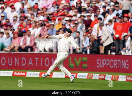 Australischer Steve Smith fängt Englands Ollie Pope vom Bowling von Cameron Green am zweiten Tag des zweiten Ashes-Testspiels bei Lord's, London. Foto: Donnerstag, 29. Juni 2023. Stockfoto