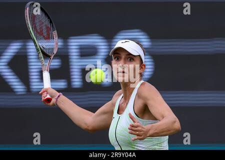 Bad Homburg, Deutschland. 29. Juni 2023. Tennis, WTA-Tour, Singles, Frauen, Quarterfinals, Masarova (Spanien) - Navarro (USA): Rebeka Masarova spielt den Ball. Kredit: Joaquim Ferreira/dpa/Alamy Live News Stockfoto