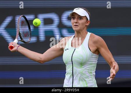 Bad Homburg, Deutschland. 29. Juni 2023. Tennis, WTA-Tour, Singles, Frauen, Quarterfinals, Masarova (Spanien) - Navarro (USA): Rebeka Masarova spielt den Ball. Kredit: Joaquim Ferreira/dpa/Alamy Live News Stockfoto