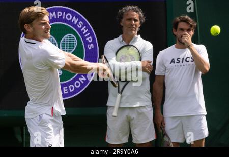 London, Großbritannien. 29. Juni 2023. Der belgische David Goffin, Goffins Trainer Yannis Demeroutis und Goffins Trainer Germain Gigounon, wurden in einem Training vor dem Grand-Slam-Tennisturnier 2023 in Wimbledon im All England Tennis Club im Südwesten Londons, Großbritannien, am Donnerstag, den 29. Juni 2023 vorgestellt. BELGA FOTO BENOIT DOPPAGNE Kredit: Belga News Agency/Alamy Live News Stockfoto