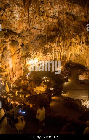 Das Innere von Grutas de Mira de Aire [Höhlen] Stockfoto