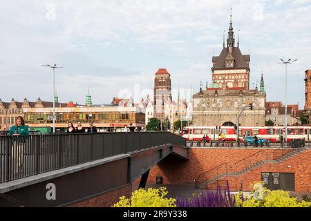 Blick auf Danzig zum Hochtor oder Brama Wyzynna im Zentrum von Danzig, Pommern, Polen, Europa, EU Stockfoto