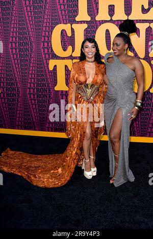 Megan Sousa und Teyonah Parris bei der Premiere des Netflix Films „Them Cloned Tyrone / sie hat Tyrone geklont“ im Hollywood Legion Theater. Los Angeles, 27.06.2023 Stockfoto