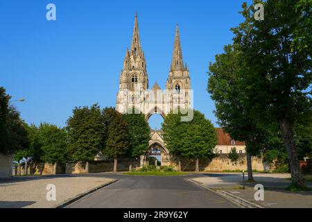 Die gotische Fassade der Kirche der Abtei Saint Jean des Vignes in der Stadt Soissons, Picardie, Frankreich ist alles, was vom Gebäude übrig ist, W. Stockfoto